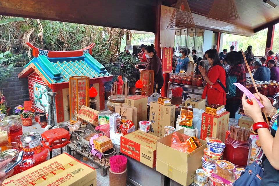 中寮石龍宮, 中寮石龍宮泡麵, 中寮石龍宮停車, 中寮石龍宮怎麼拜, 泡麵土地公, 南投景點