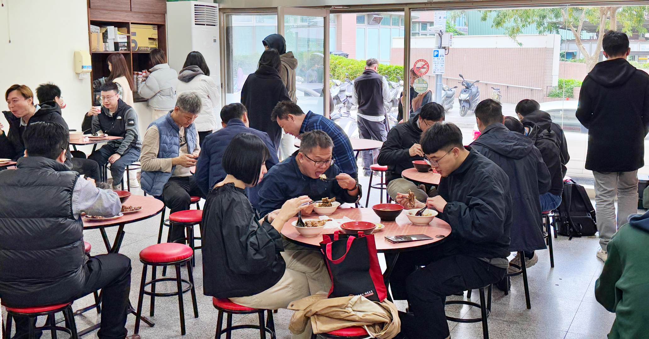 黑記懷舊排骨飯菜單,黑記懷舊排骨飯推薦,內湖美食,西湖美食,黑記懷舊排骨飯 @趁早出門吃飽飽