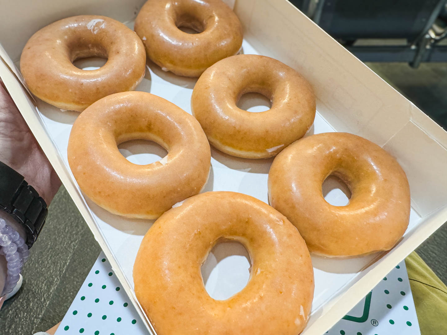 Krispy Kreme Doughnuts, Krispy Kreme Doughnuts 菜單, Krispy Kreme Doughnuts 推薦, Krispy Kreme Doughnuts 買一送一, 台北車站美食