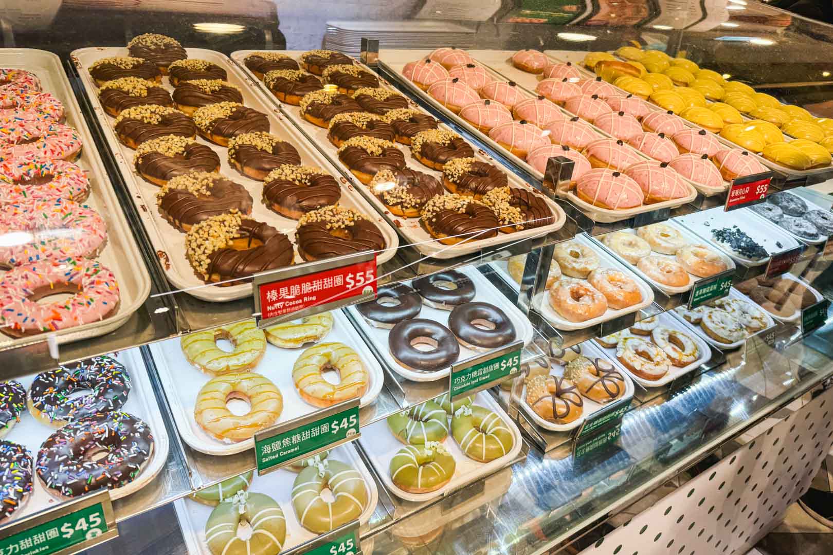 Krispy Kreme Doughnuts, Krispy Kreme Doughnuts 菜單, Krispy Kreme Doughnuts 推薦, Krispy Kreme Doughnuts 買一送一, 台北車站美食