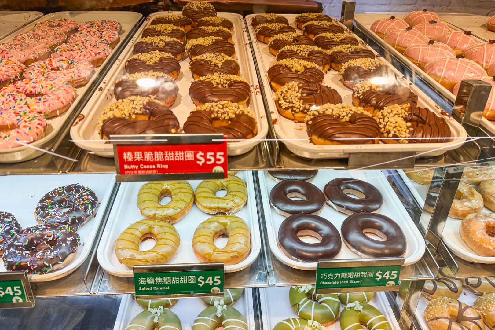 Krispy Kreme Doughnuts, Krispy Kreme Doughnuts 菜單, Krispy Kreme Doughnuts 推薦, Krispy Kreme Doughnuts 買一送一, 台北車站美食