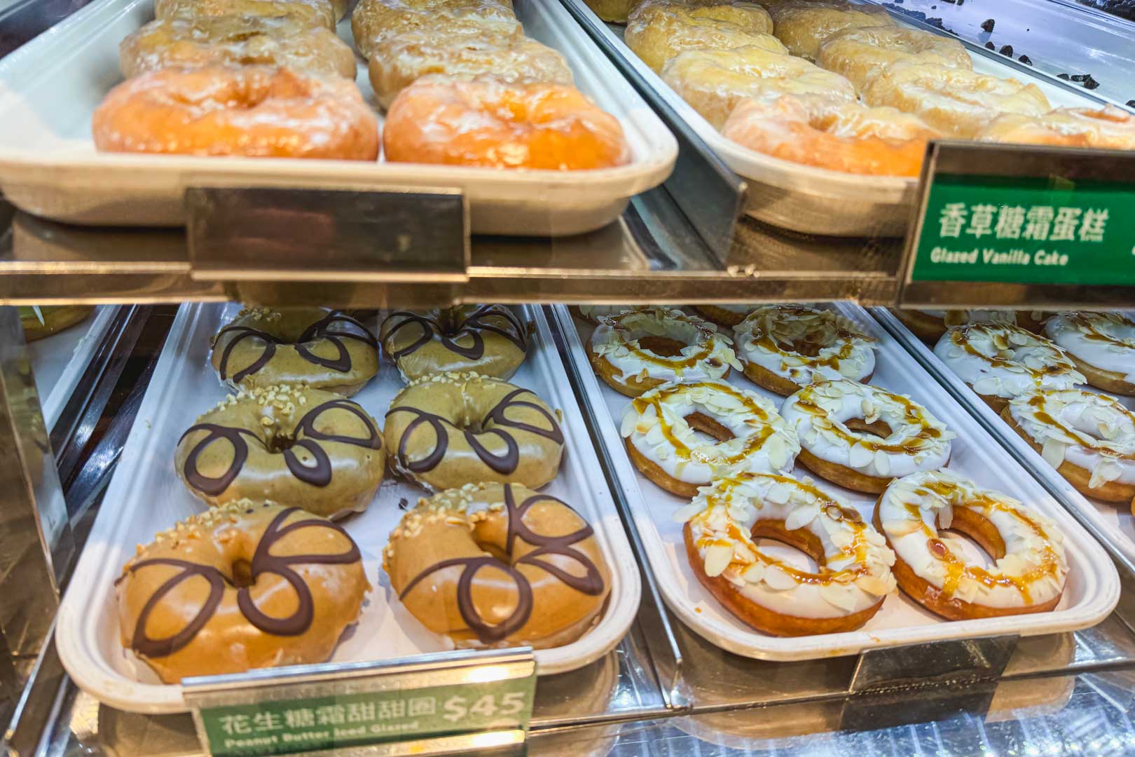 Krispy Kreme Doughnuts, Krispy Kreme Doughnuts 菜單, Krispy Kreme Doughnuts 推薦, Krispy Kreme Doughnuts 買一送一, 台北車站美食