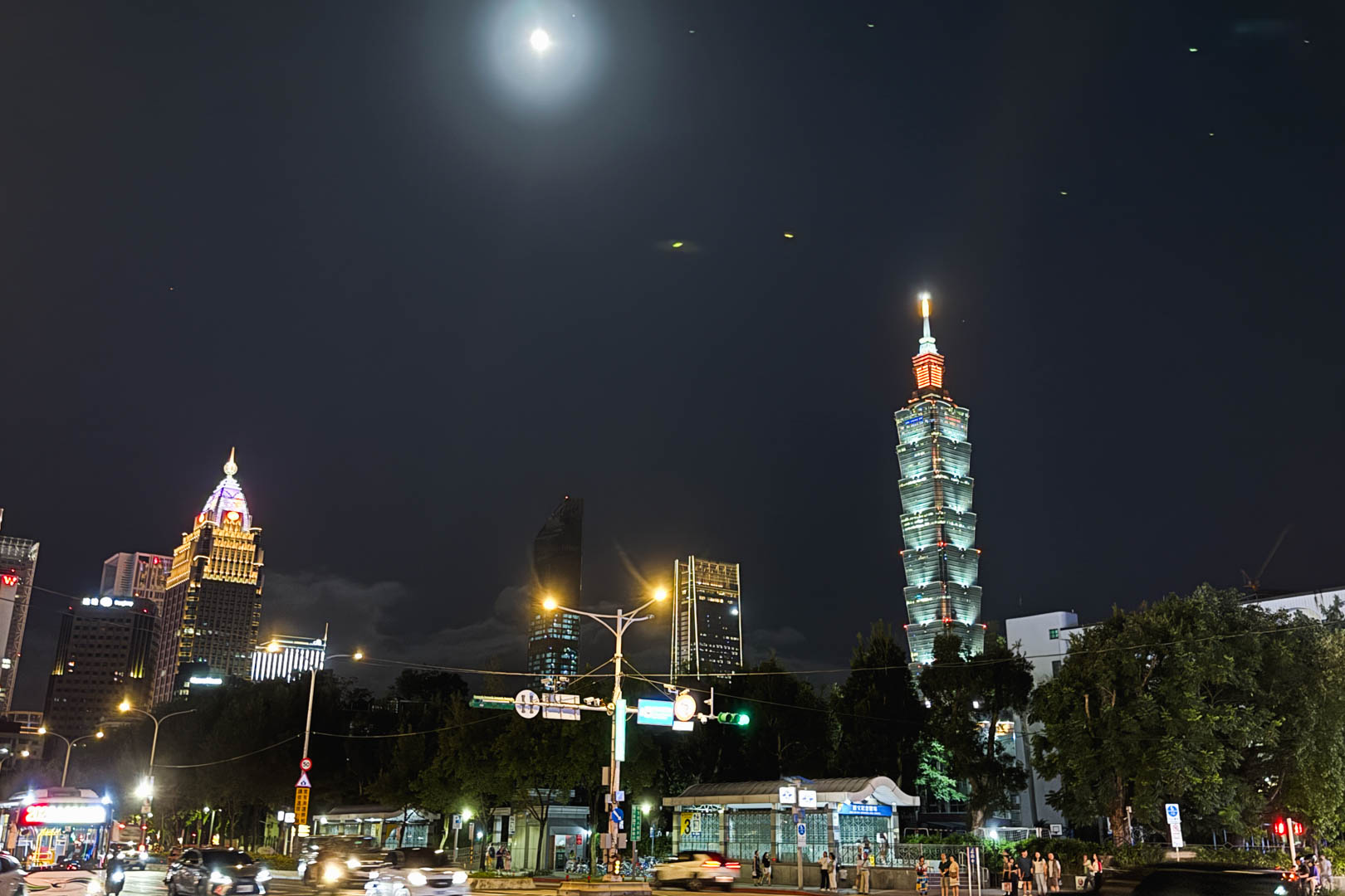 味全龍主場, 大巨蛋棒球場, 小龍女啦啦隊, 大巨蛋球場美食地圖, 大巨蛋棒球場座位, 大巨蛋棒球場視野, 大巨蛋棒球場停車, 臺北大巨蛋