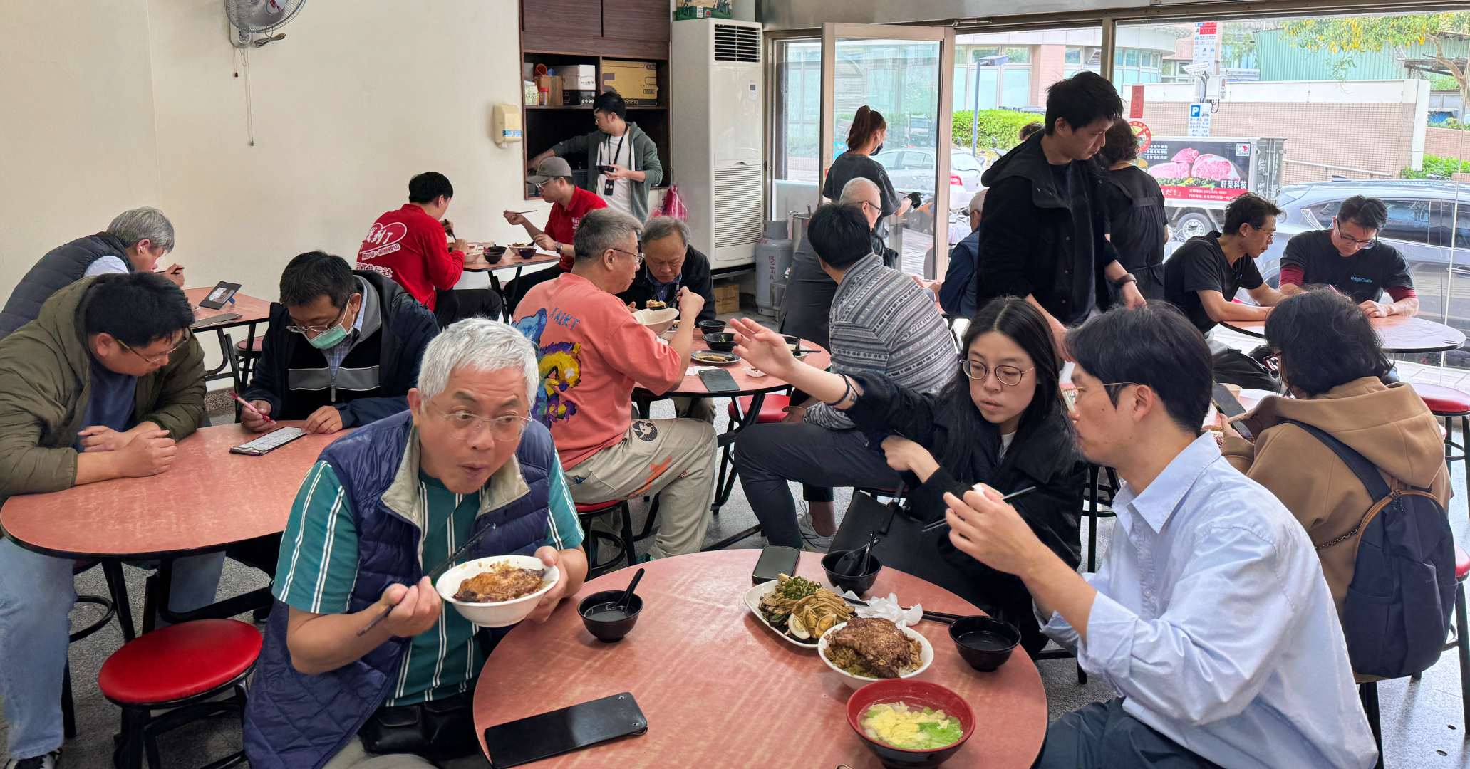 網站近期文章：【西湖美食】黑記懷舊排骨飯，很油很香超狂台式大排骨 (菜單)