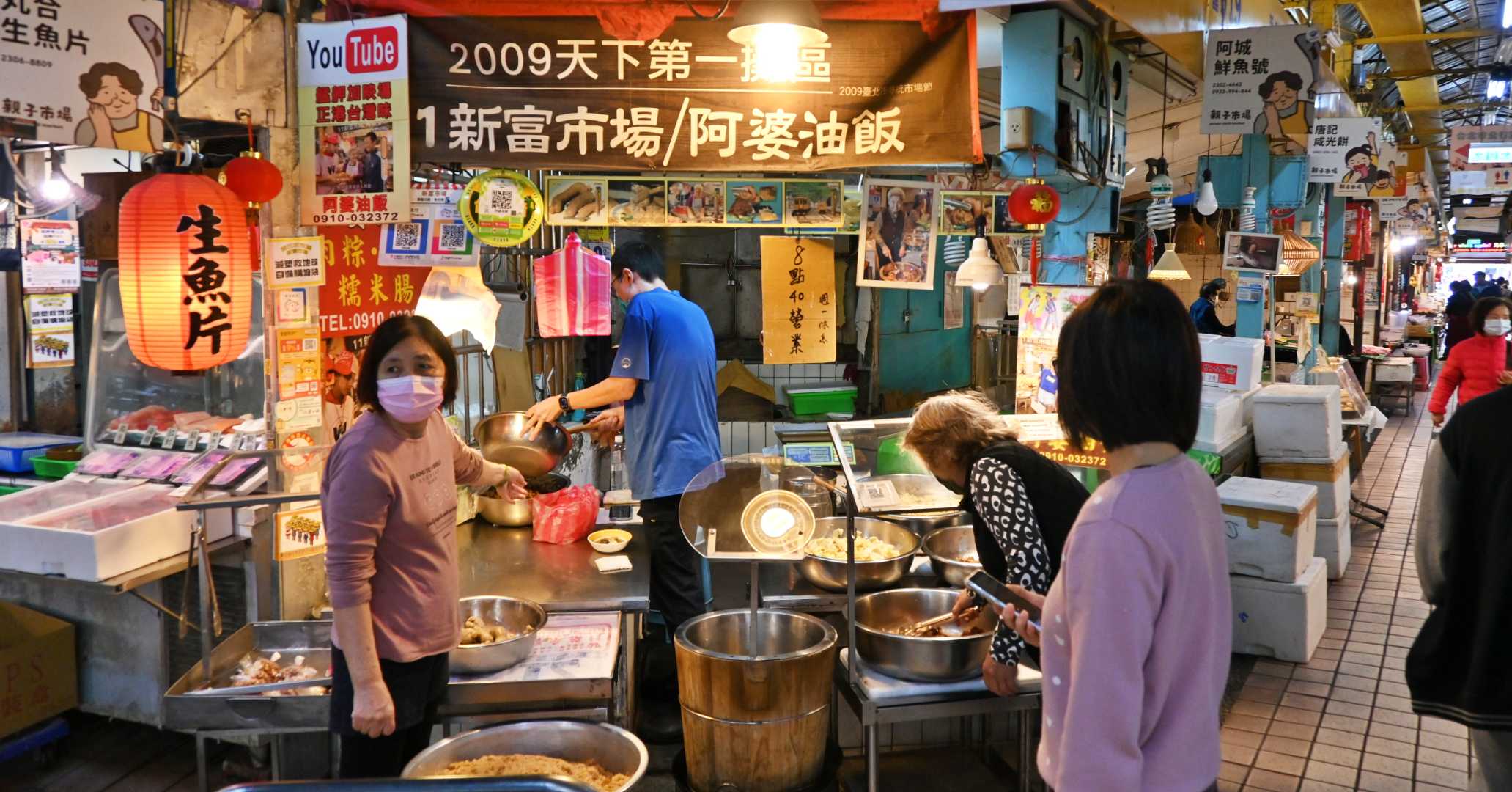 網站近期文章：【萬華美食】阿婆油飯，新富市場古早味油飯推薦 (菜單)