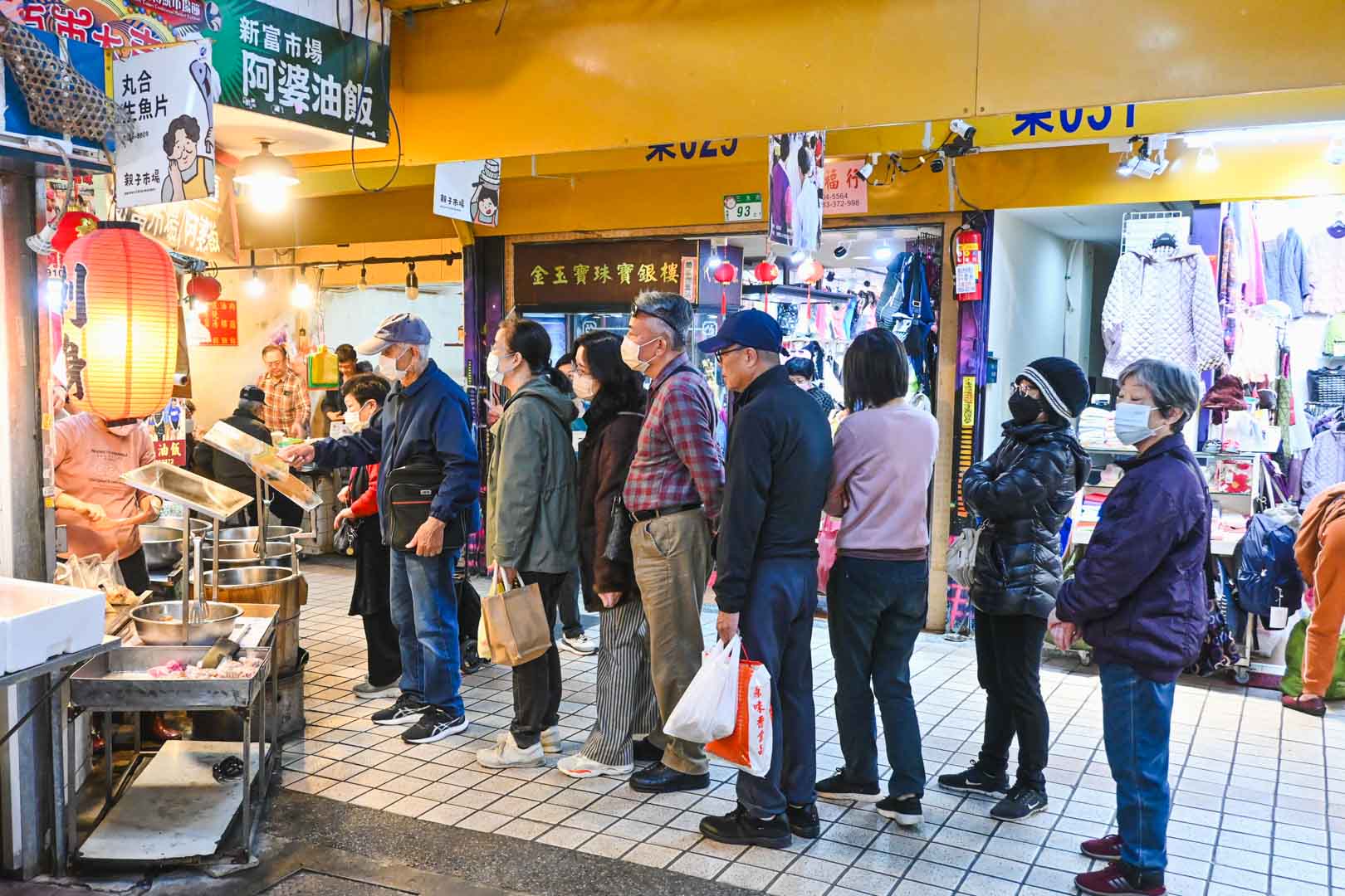 阿婆油飯, 阿婆油飯菜單, 阿婆油飯推薦, 東三水市場美食, 新富市場美食, 萬華美食