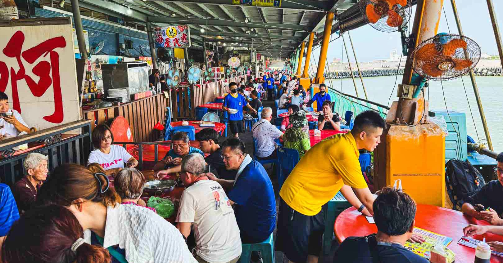 網站近期文章：【東港美食】華僑市場在地特色小吃懶人包、旅遊與停車資訊