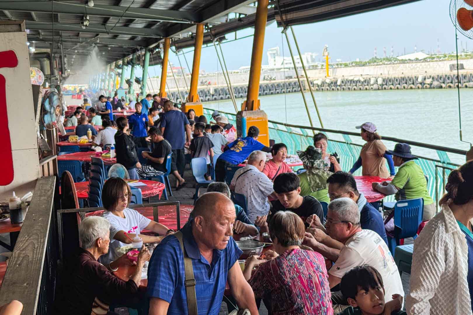 屏東美食, 東港美食, 華僑市場, 華僑市場停車, 海上教堂咖啡, 王船文化館 屏東美食, 東港美食, 華僑市場, 華僑市場停車, 海上教堂咖啡, 王船文化館