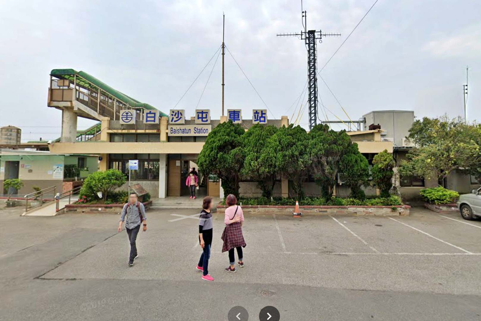 白沙屯拱天宮, 白沙屯拱天宮媽祖廟, 粉紅超跑, 壓轎金, 遶境