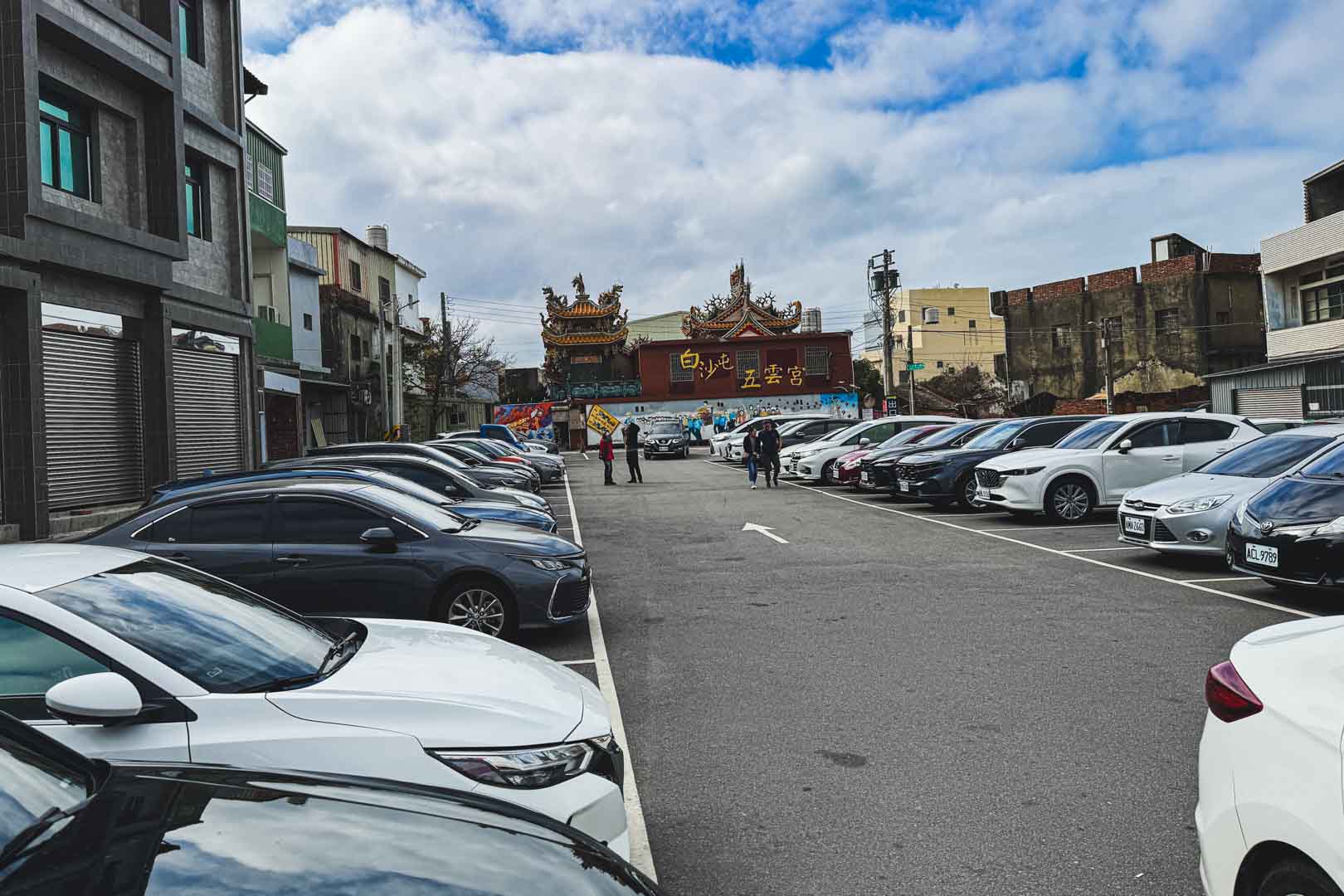 白沙屯拱天宮, 白沙屯拱天宮媽祖廟, 粉紅超跑, 壓轎金, 遶境