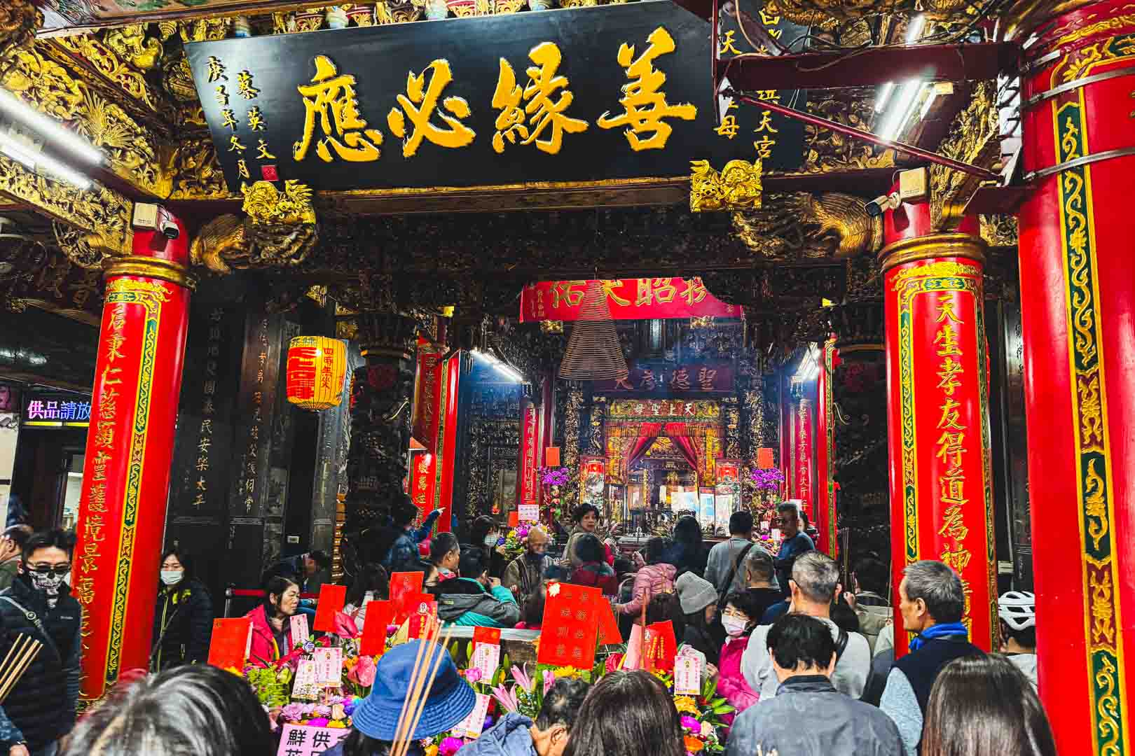 白沙屯拱天宮, 白沙屯拱天宮媽祖廟, 粉紅超跑, 壓轎金, 遶境