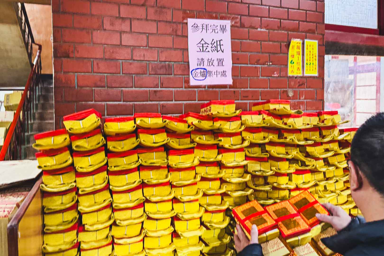 白沙屯拱天宮, 白沙屯拱天宮媽祖廟, 粉紅超跑, 壓轎金, 遶境