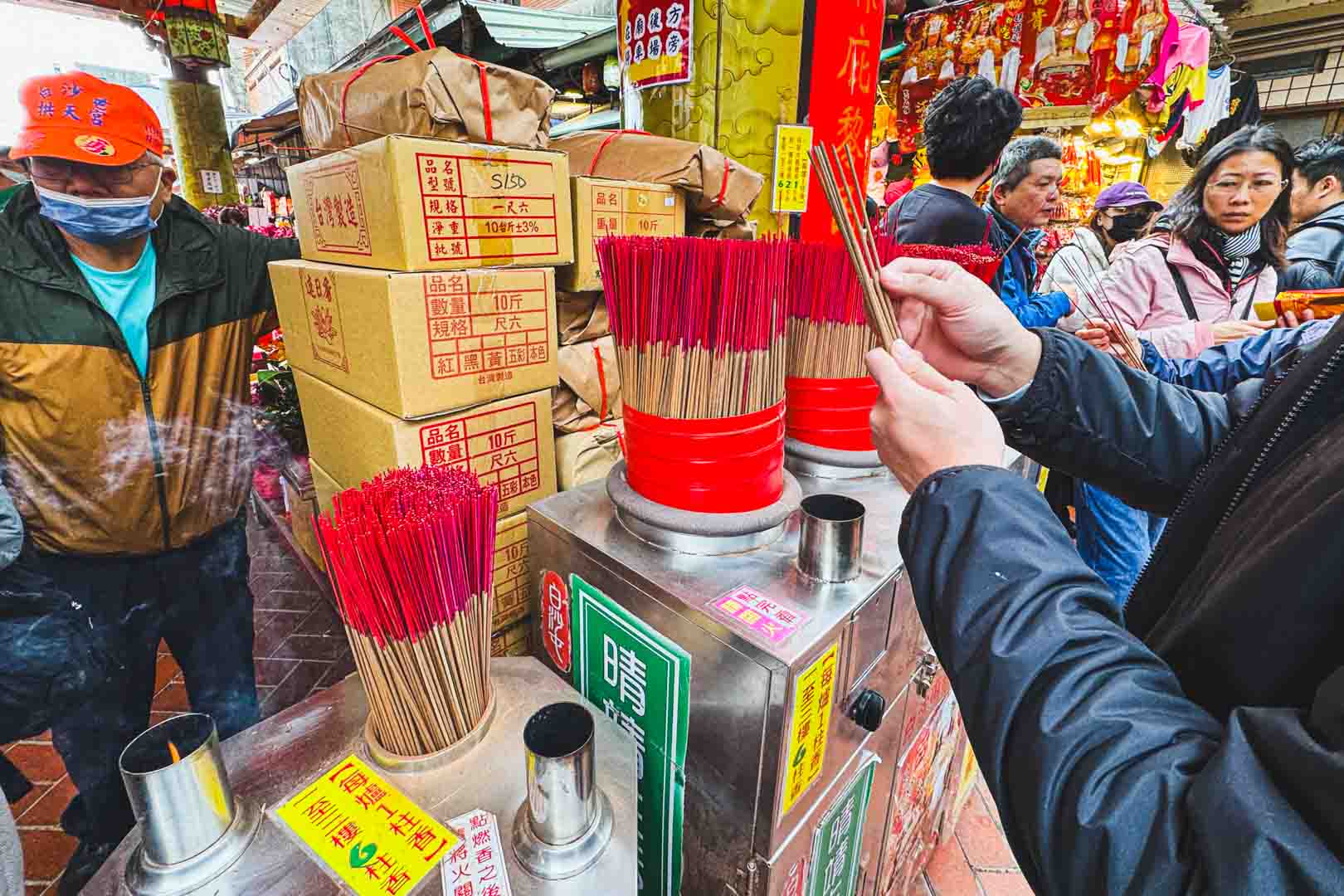 白沙屯拱天宮, 白沙屯拱天宮媽祖廟, 粉紅超跑, 壓轎金, 遶境