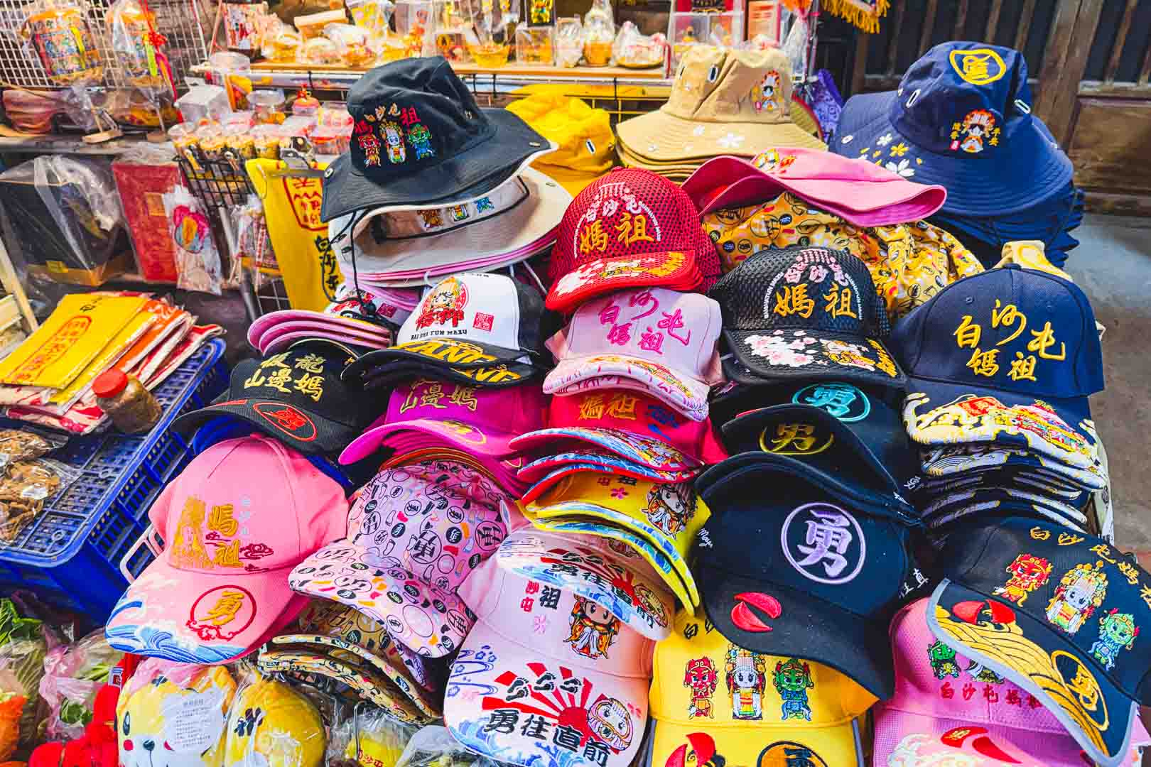 白沙屯拱天宮, 白沙屯拱天宮媽祖廟, 粉紅超跑, 壓轎金, 遶境