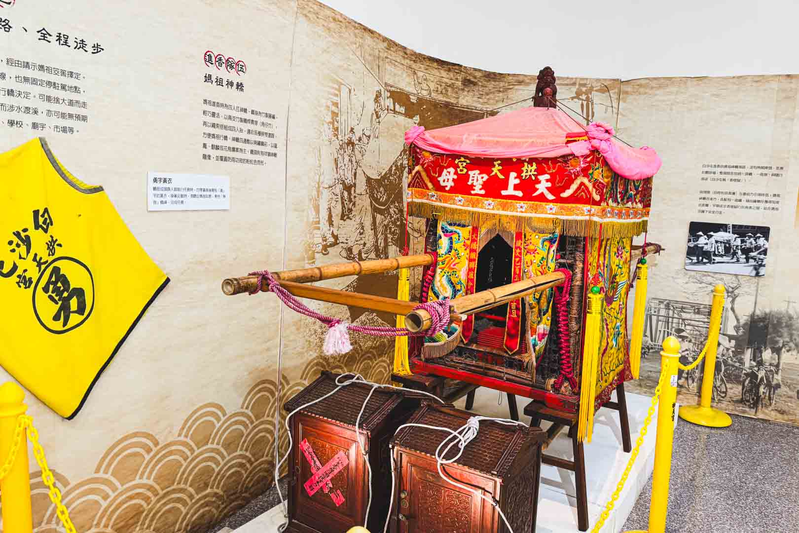 白沙屯拱天宮, 白沙屯拱天宮媽祖廟, 粉紅超跑, 壓轎金, 遶境