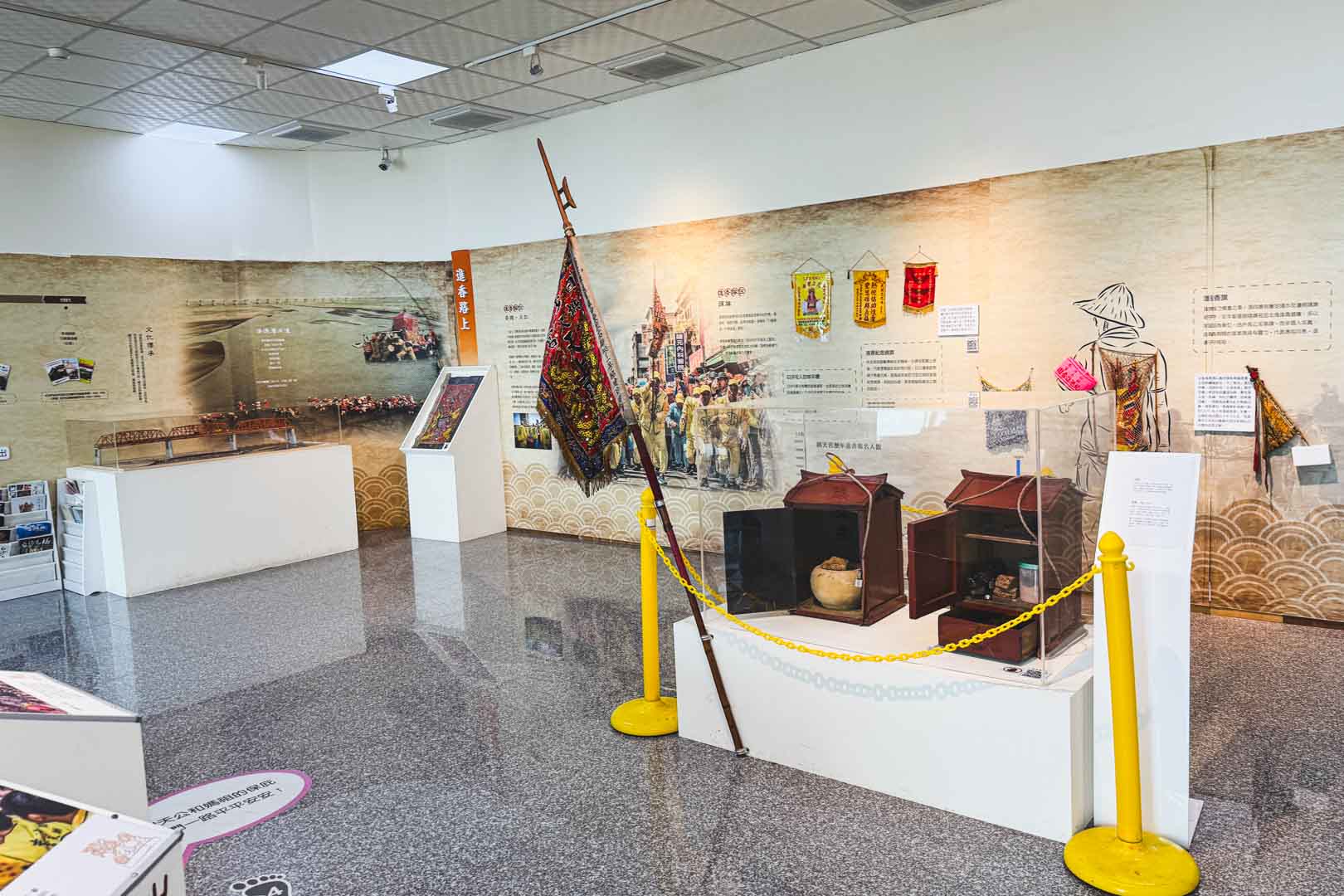 白沙屯拱天宮, 白沙屯拱天宮媽祖廟, 粉紅超跑, 壓轎金, 遶境